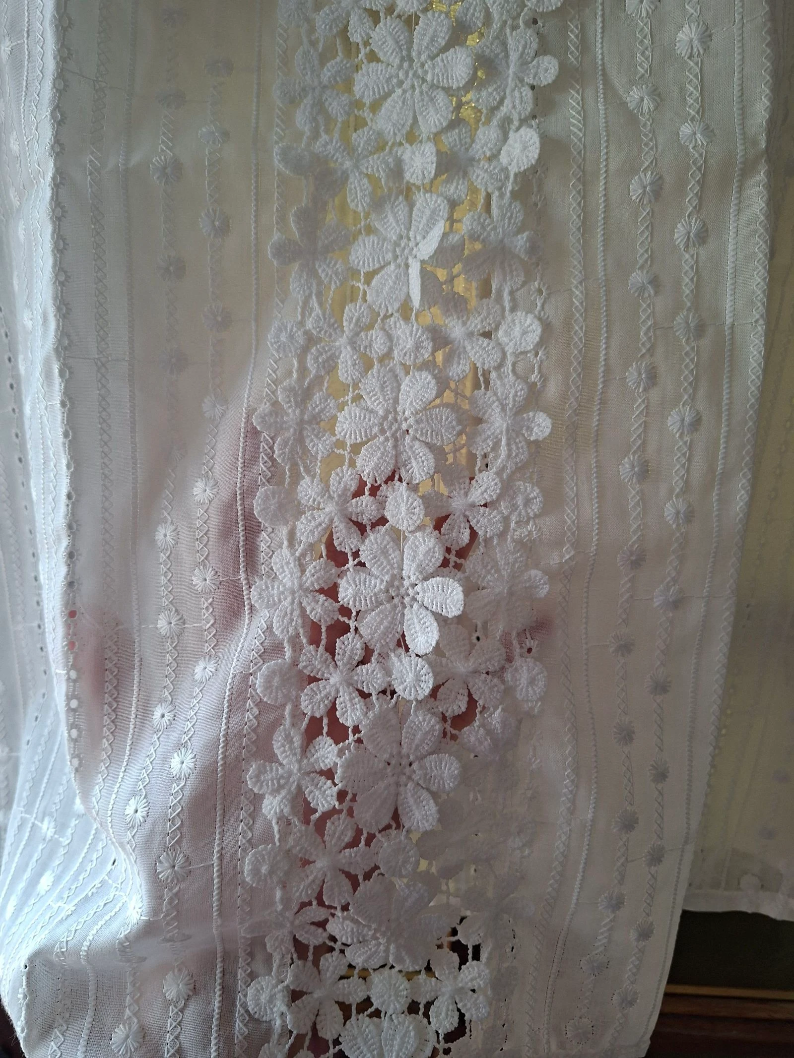 Top blanc brodé fleuri sans manches – dentelle – Taille L – Neuf – photo 2